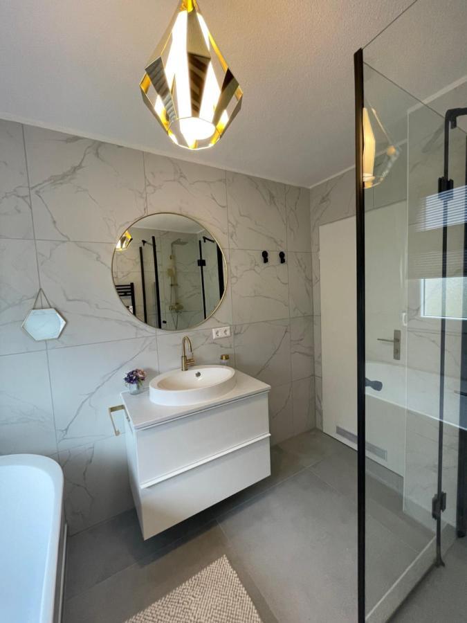 Luxus Apartment Am Fremersberg - Zentral - Mit Sauna & Badewanne Баден-Баден Экстерьер фото
